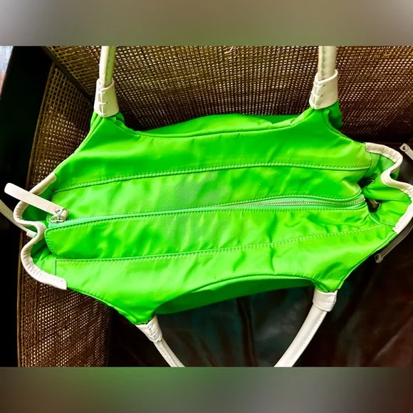 Kate Spade Green Tote - Looks New! Incredible Piece With No Signs Of Wear! - Picture 6 of 13